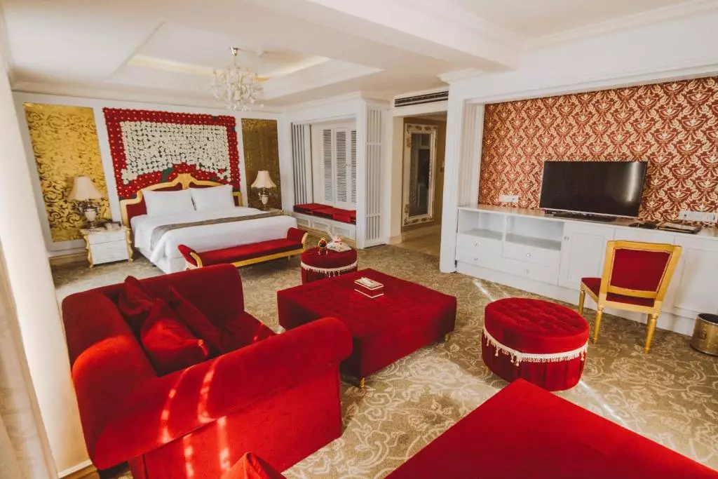 هتل گرند کندیان اتاق خواب قرمز 2